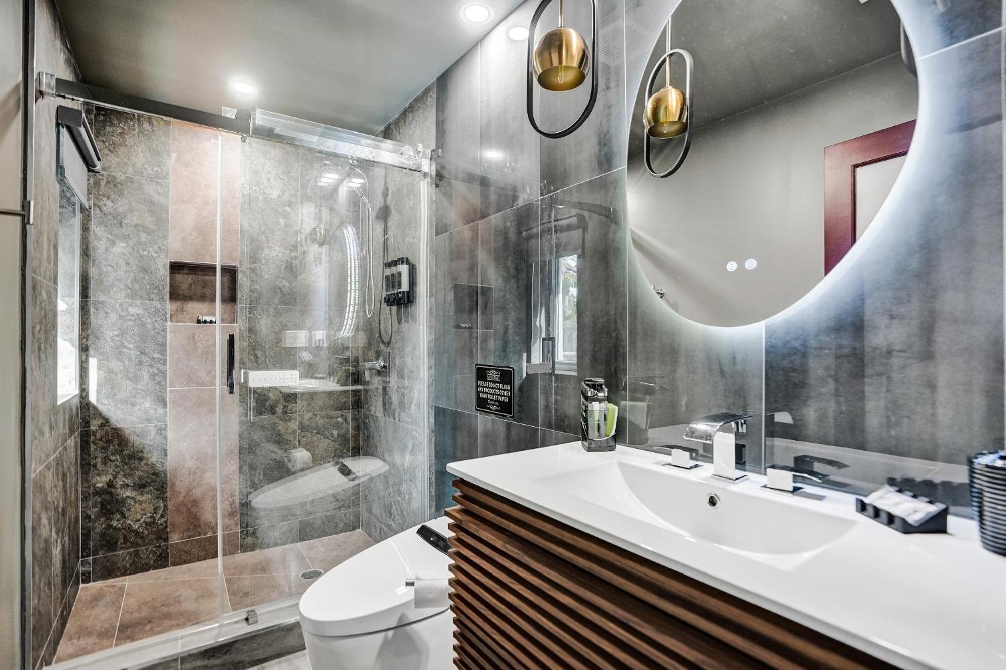 Kiki 3 - Men'S Clothing Optional Guest Houses 윌턴매너스 외부 사진